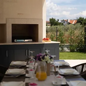  Villa Perla